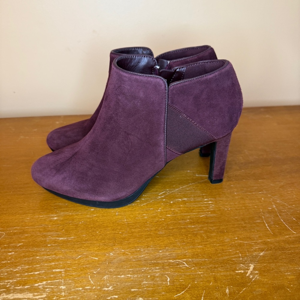 CLARKS Collection Women's Size 9 Burgundy Ambyr Gem Almond Stiletto Boots Suede